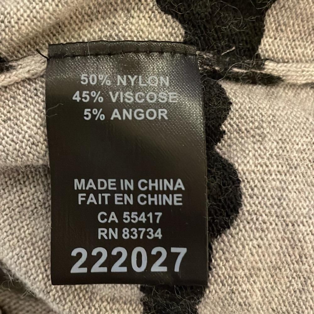 Carre Noir Sweater - Picture 5 of 5